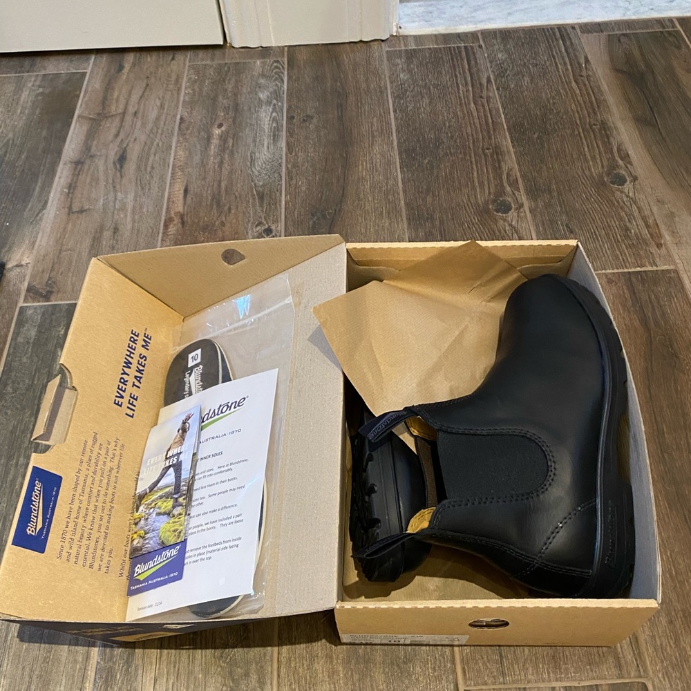 Brand new Blundstone 510 Aus10